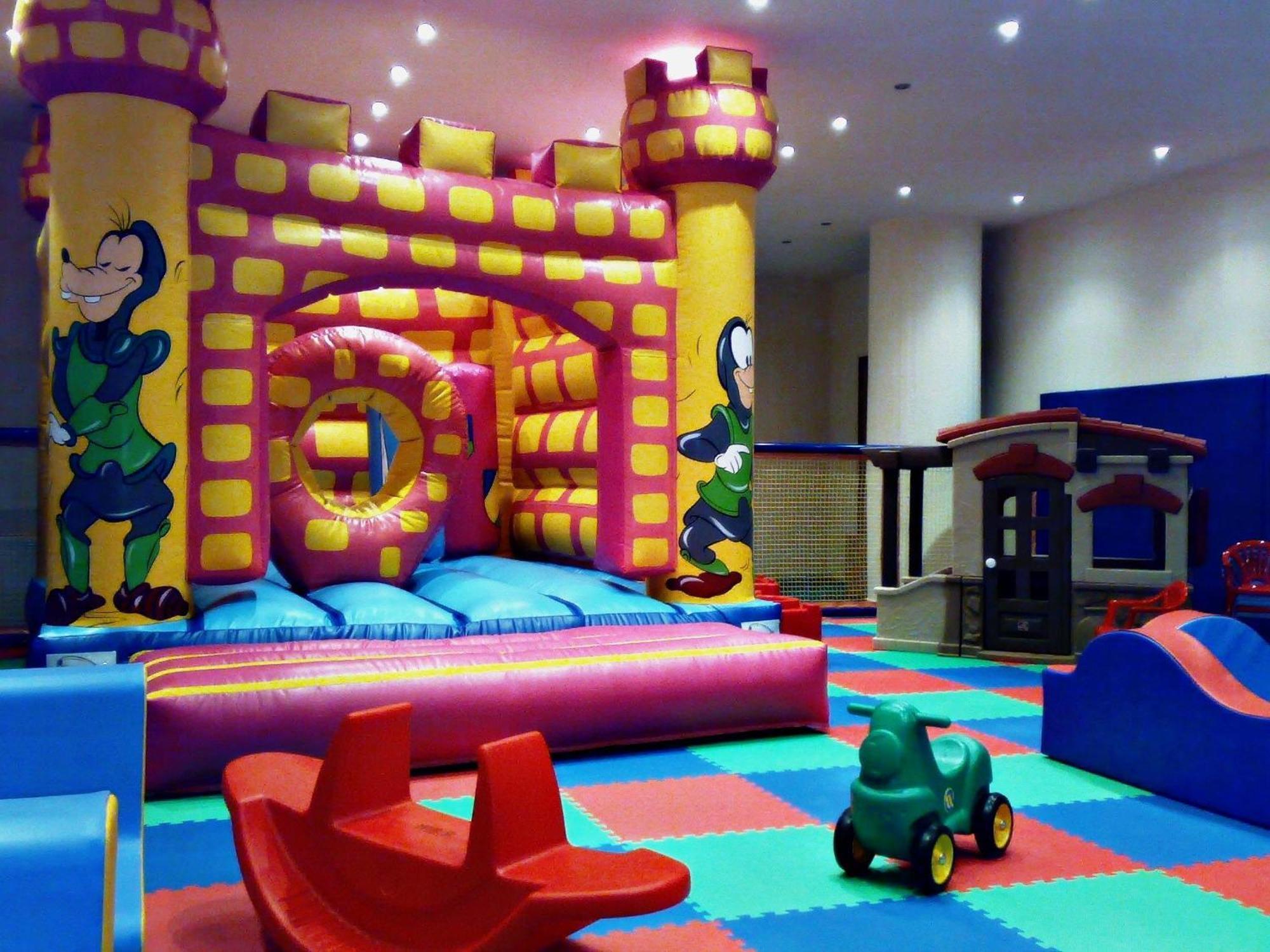 فندق وسبا Alexander Beach أليكسانثيربوليس المظهر الخارجي الصورة An indoor play area