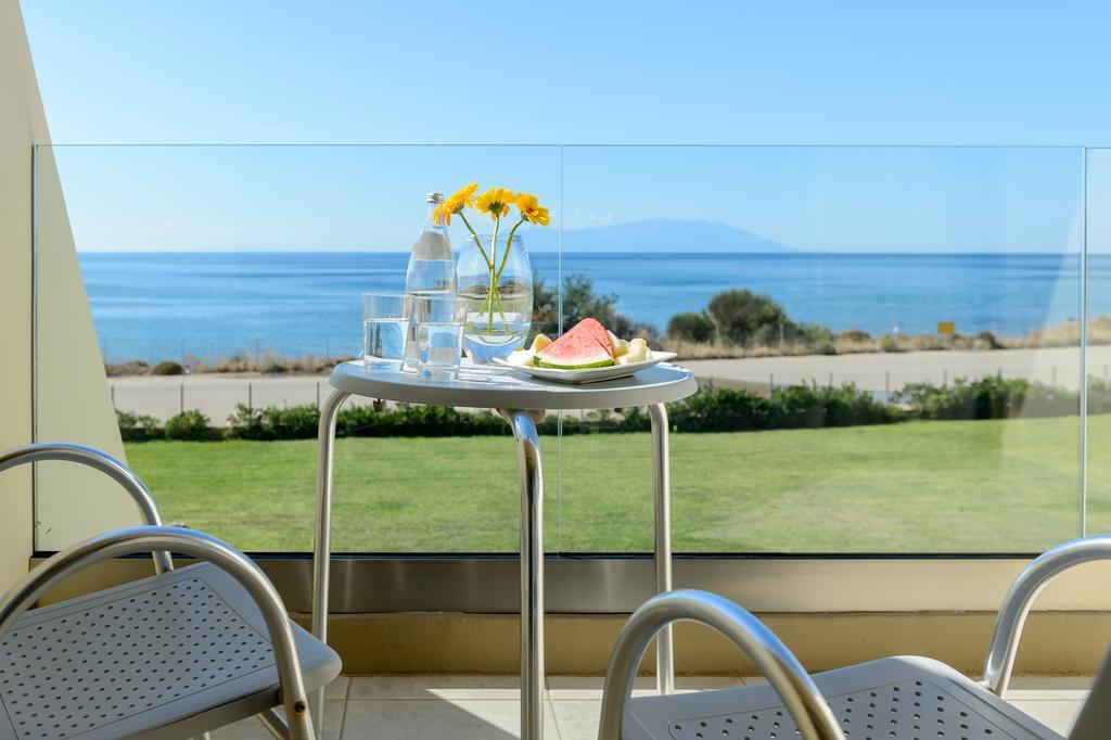 فندق وسبا Alexander Beach أليكسانثيربوليس المظهر الخارجي الصورة View from the balcony of a room at the hotel