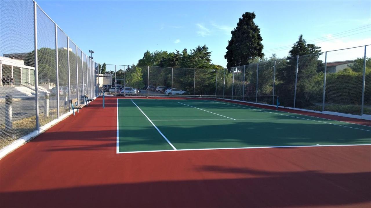 فندق وسبا Alexander Beach أليكسانثيربوليس المظهر الخارجي الصورة Tennis court at the University of California, Santa Barbara