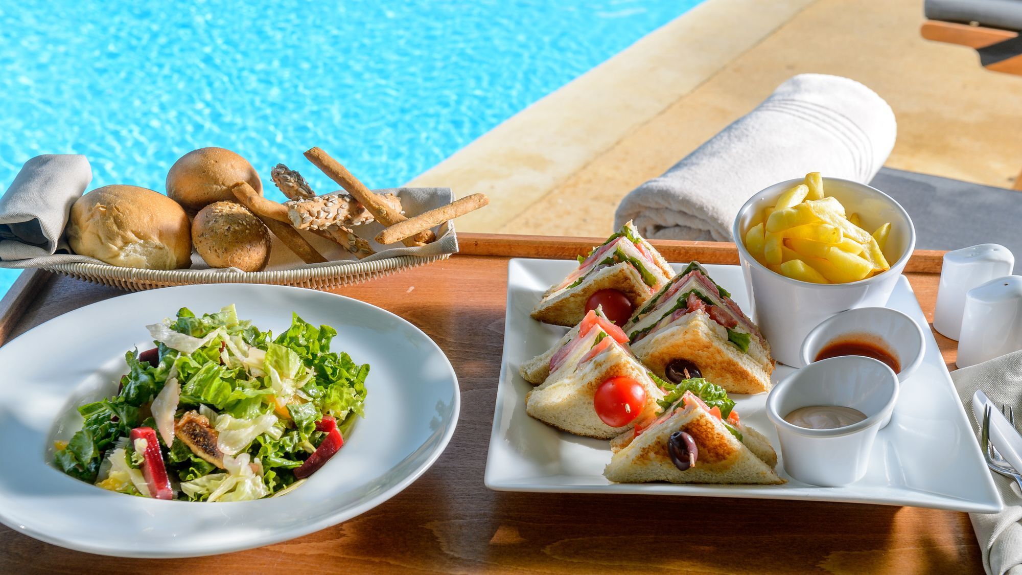 فندق وسبا Alexander Beach أليكسانثيربوليس المظهر الخارجي الصورة A selection of light lunch items